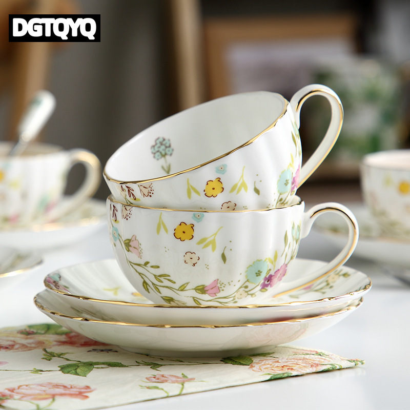 Coffee Tea Latte - 2-teiliges Vintage Blumenmuster Keramik-Kaffeetassen-Set mit Untertasse,
